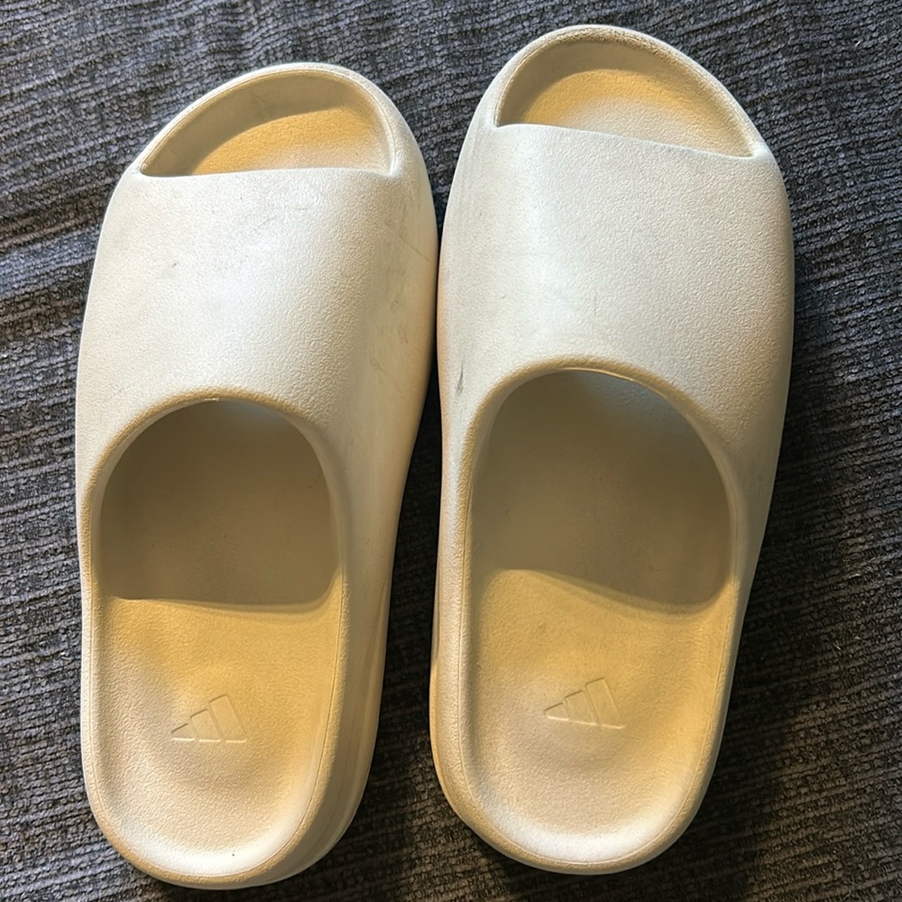 Men’s Yeezy slides